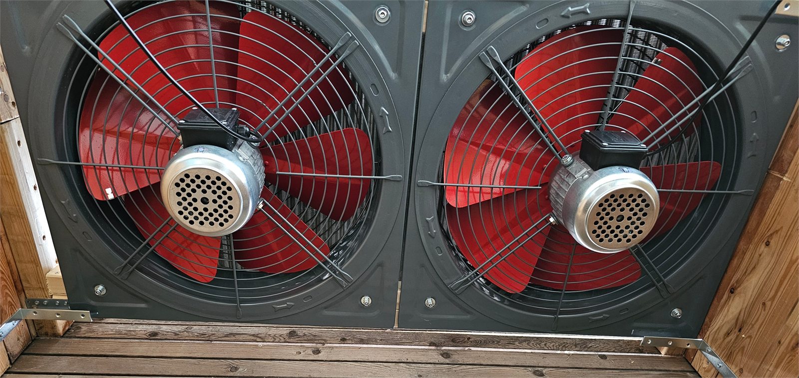 Zwei Ventilatoren der Bitcoin-Zentralheizung